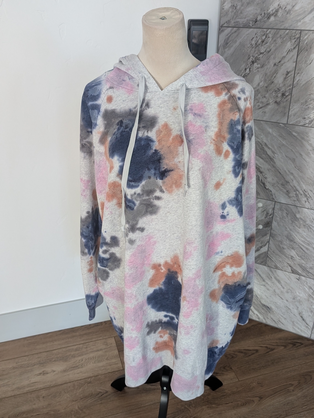 PINK Victoria's Secret Tie-Dye Pullover Hoodie in Pink, Navy & Rust
